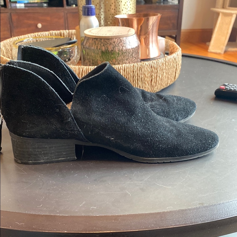 Reaction Kenneth Cole Black Suede Ankle Boots